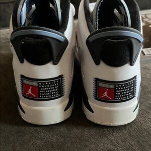Air Jordan 6 Retro
University blue white black Air Jordan. Worn once for a 2 hrs